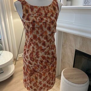 Elegant Sleeveless Dress in Orange and White